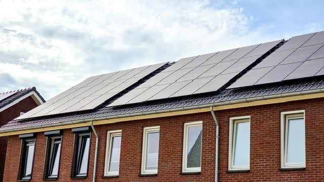 Benefits of renewable energy, solar panels, and heat pumps