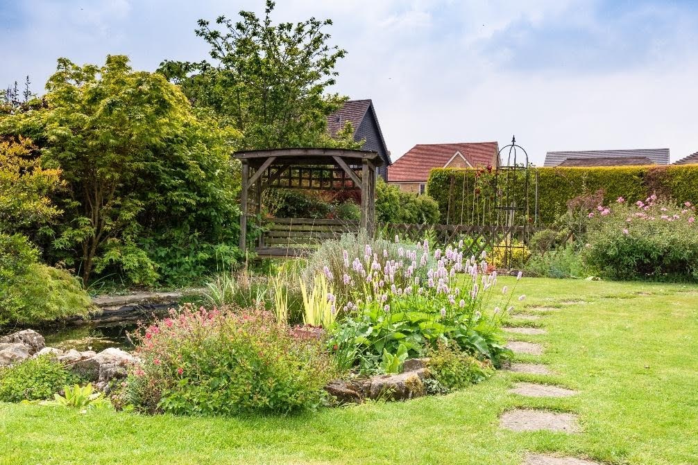 benefits of landscaping and garden maintenance